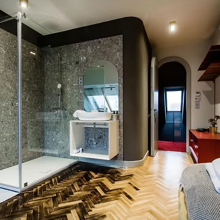 K52 Luxury 4bdrm 4bthrm דירה *
