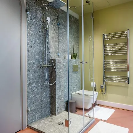 K52 Luxury 4bdrm 4bthrm בודפשט