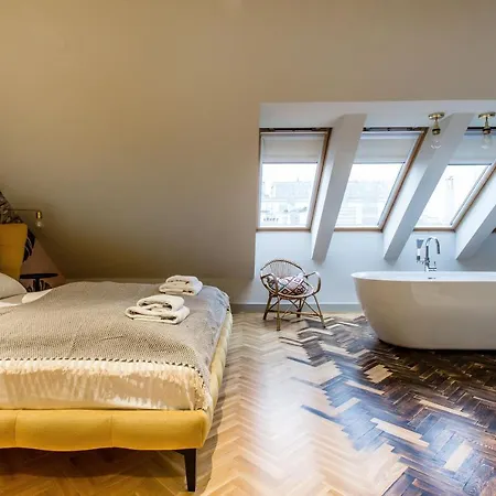 K52 Luxury 4bdrm 4bthrm דירה *