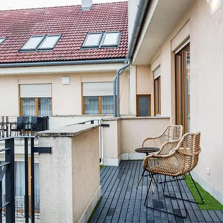K52 Luxury 4bdrm 4bthrm Budapeşte