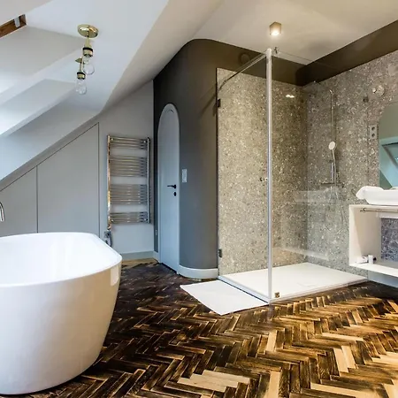 K52 Luxury 4bdrm 4bthrm Apartment Budapest