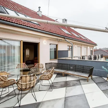 K52 Luxury 4bdrm 4bthrm *
