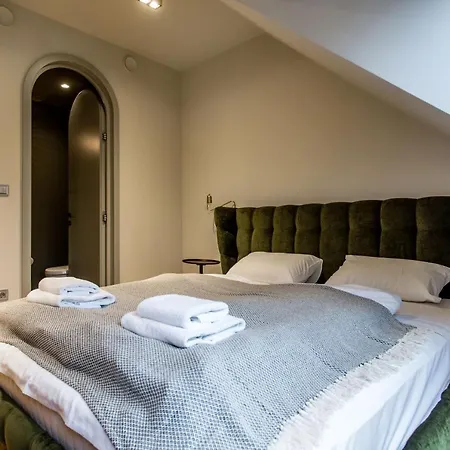 Apartment K52 Luxury 4bdrm 4bthrm Budapest