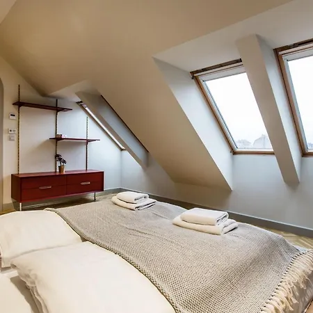 K52 Luxury 4bdrm 4bthrm Apartment *