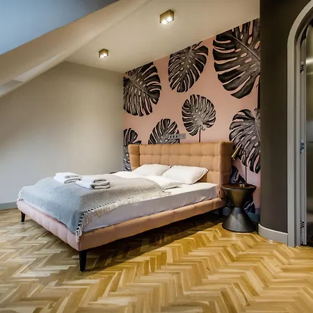 K52 Luxury 4bdrm 4bthrm *