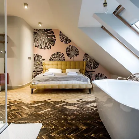 K52 Luxury 4bdrm 4bthrm * Budapest