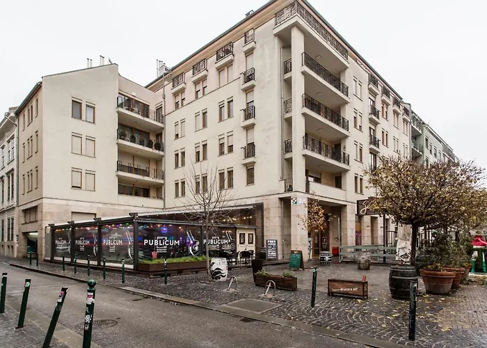 K52 Luxury 4bdrm 4bthrm