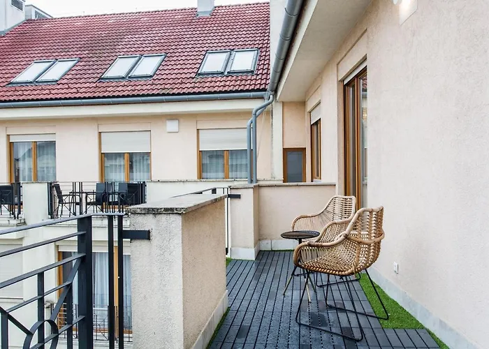 K52 Luxury 4bdrm 4bthrm Boedapest