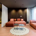 K52 Luxury 4bdrm 4bthrm *