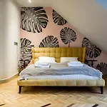 K52 Luxury 4bdrm 4bthrm *