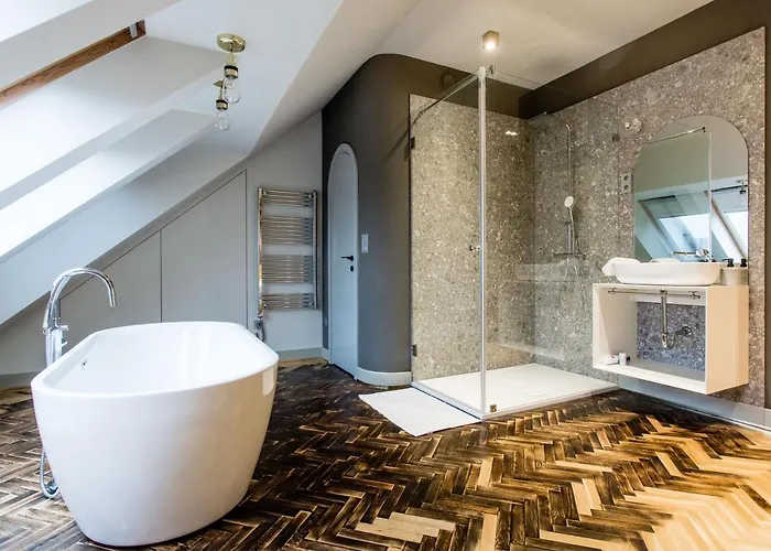 K52 Luxury 4bdrm 4bthrm דירה בודפשט