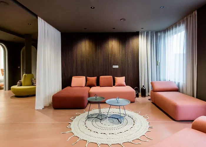 K52 Luxury 4bdrm 4bthrm *