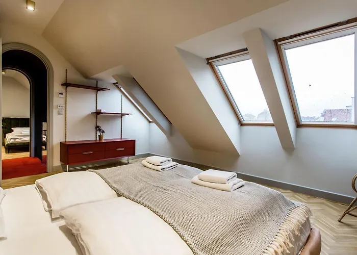 K52 Luxury 4bdrm 4bthrm דירה *
