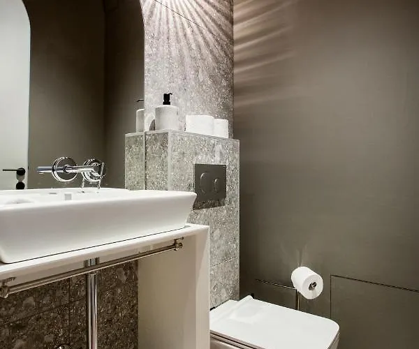K52 Luxury 4bdrm 4bthrm بودابست
