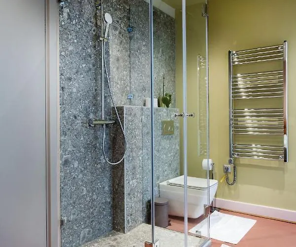 K52 Luxury 4bdrm 4bthrm بودابست