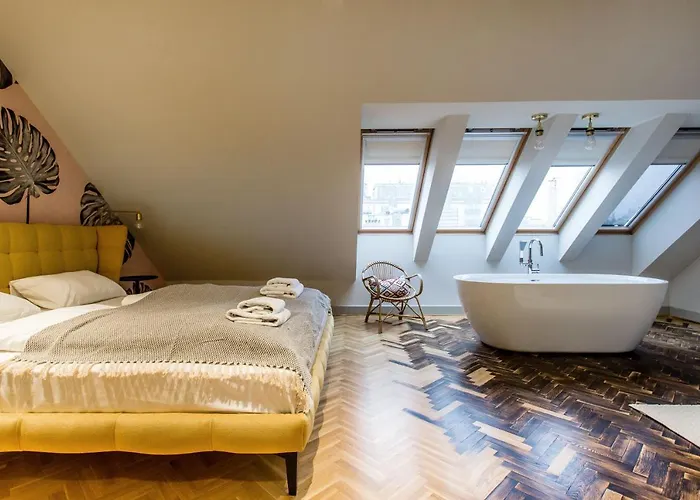 K52 Luxury 4bdrm 4bthrm شقة *